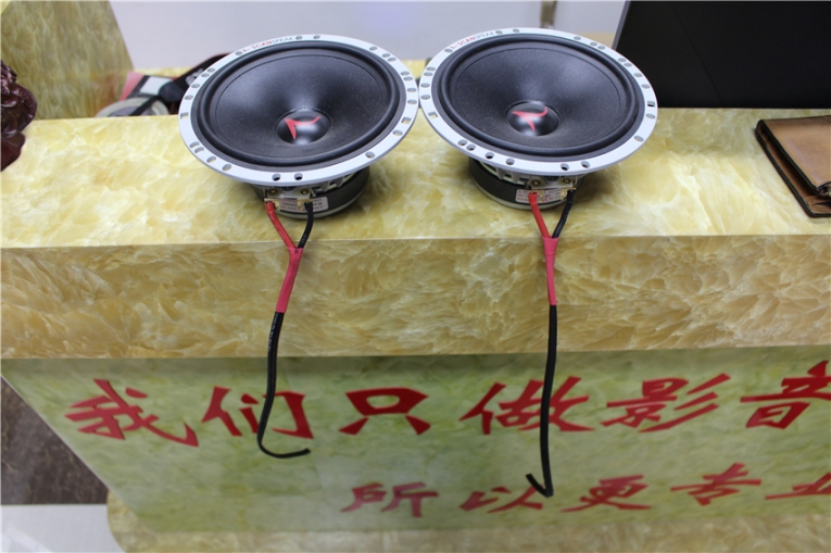 濰坊天成佳音汽車音響起亞k5升級(jí)紳士寶喇叭