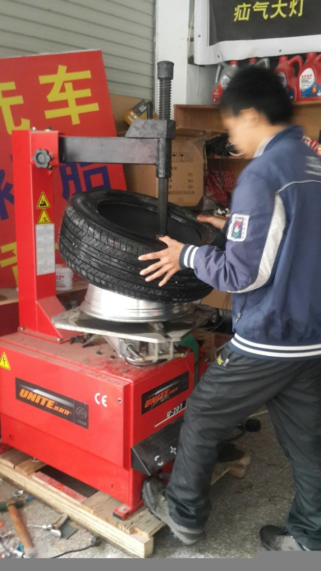 蕪湖哪里有上門流動(dòng)補(bǔ)胎汽車救援拖車道路救援修車
