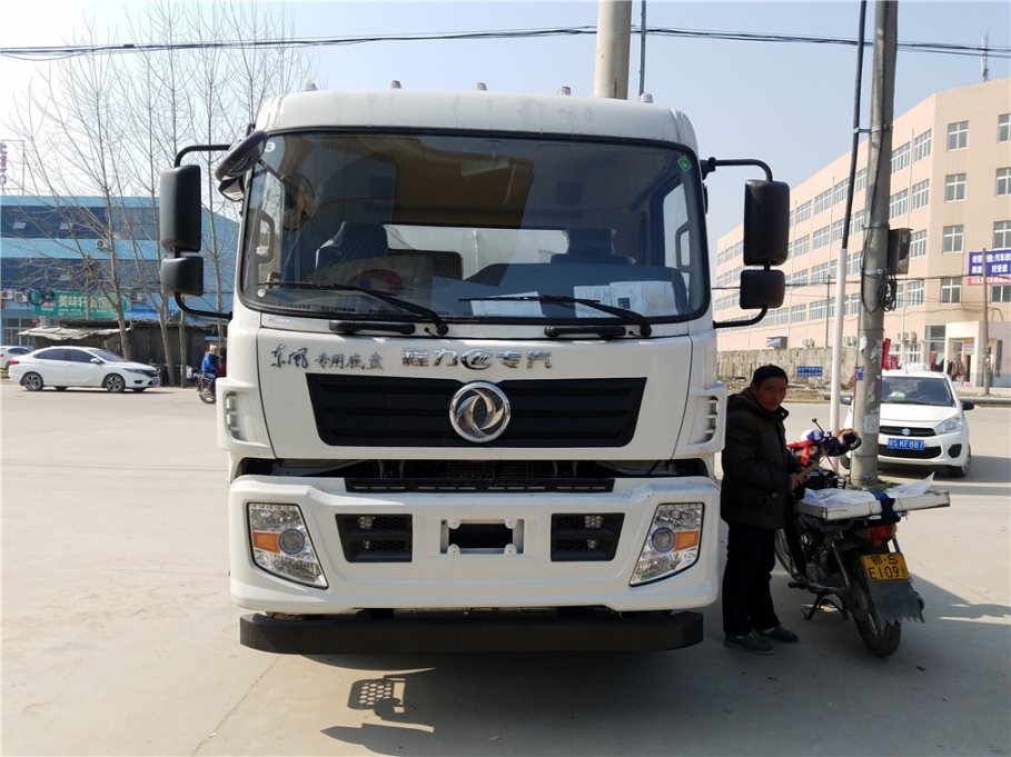 江西省九江市15方綠化灑水車廠家直銷，價格優(yōu)惠