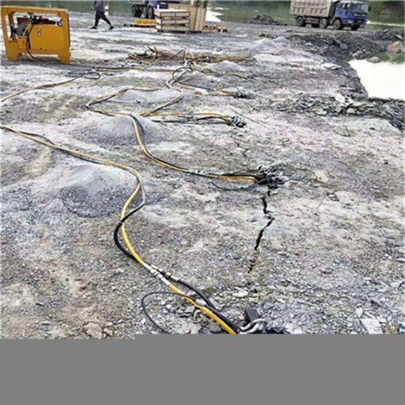 自貢靠近市區(qū)不能爆破液壓劈裂機(jī)節(jié)省時(shí)間