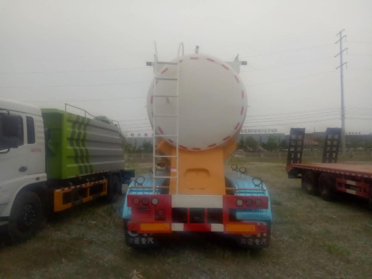銷售程力輕量化下灰半掛車質(zhì)量可靠,輕量化干粉砂漿半掛車