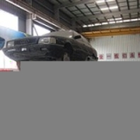 青島鼎恒達汽車拆解設(shè)備廠家，汽車舉升機汽車升降平臺