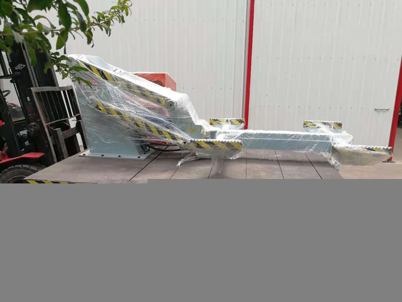 河?xùn)|報廢機動車拆解設(shè)備-機動車拆解舉升機