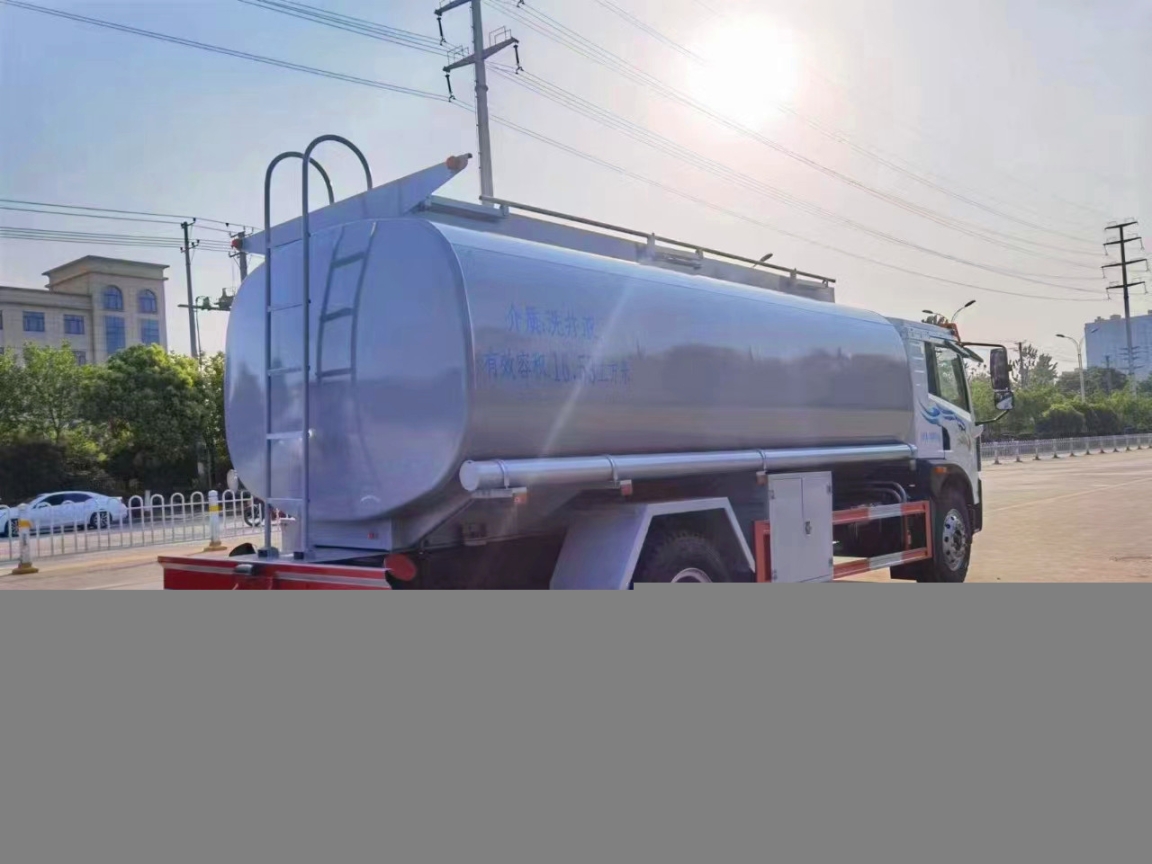 三橋熱水供液車壓裂供液車廠家配置