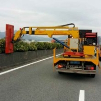 山東力德大型車載式灌木叢綠籬修剪機