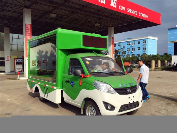 廣告宣傳車噴繪布安裝方法