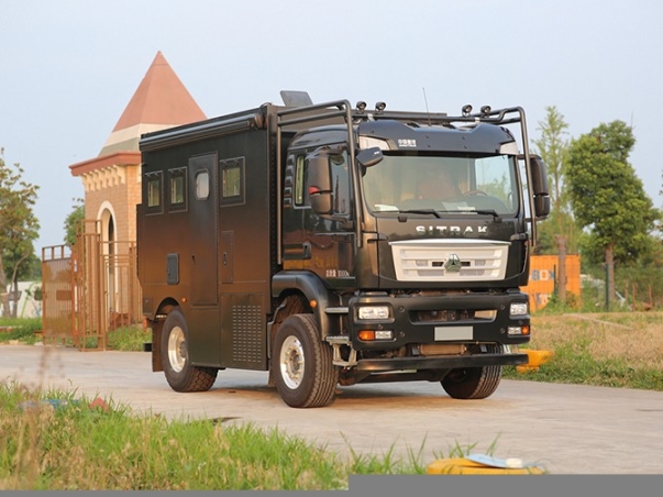 大型重汽汕德卡越野自動(dòng)擋房車材料