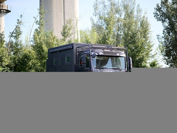 重汽汕德卡汕德卡越野房車,戶外重汽汕德卡自動(dòng)擋房車安裝