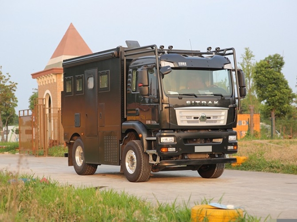便宜重汽汕德卡越野自動(dòng)擋房車材質(zhì),汕德卡越野房車