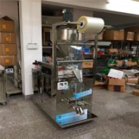 鄭州供應(yīng)沃發(fā)牌調(diào)味料沐浴液灌裝機(jī)