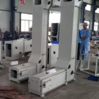 貓砂斗式提升機(jī),瑞吉廠家提升機(jī)種類齊全