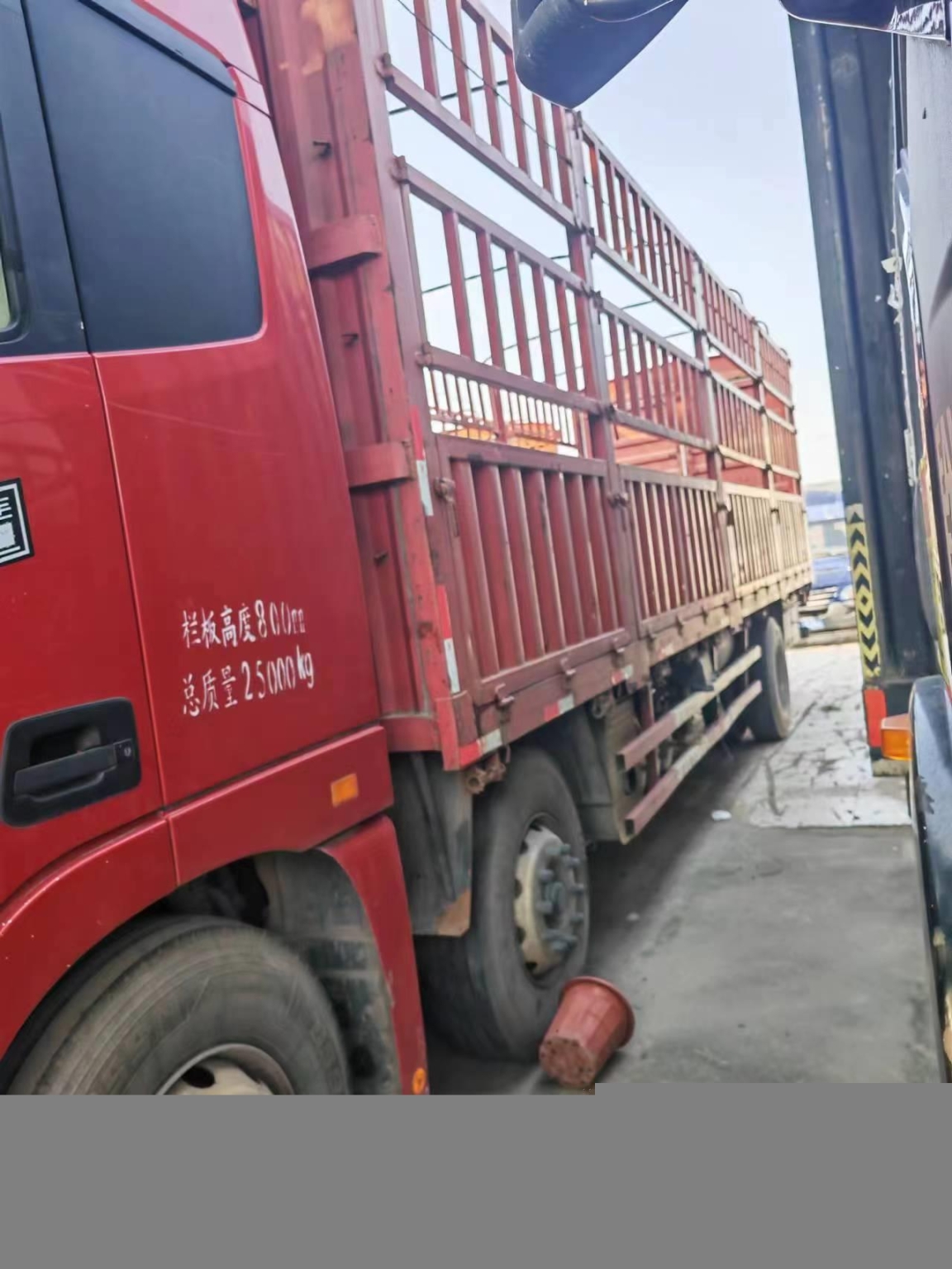 9米6高欄二手貨車3橋?qū)ν獬鍪廴?0W多現(xiàn)在首付只要5W多