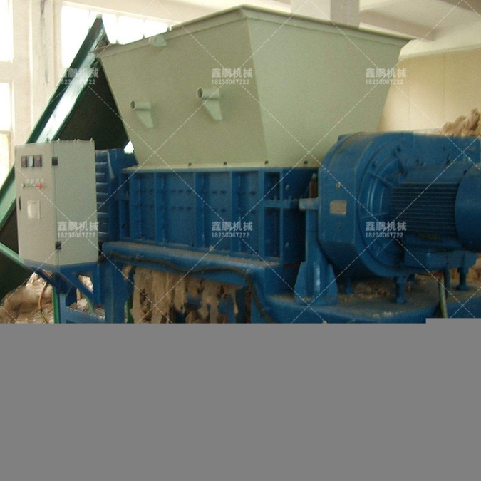 單軸藍(lán)桶撕碎機(jī)視頻單軸輪胎撕碎機(jī)報(bào)價(jià)
