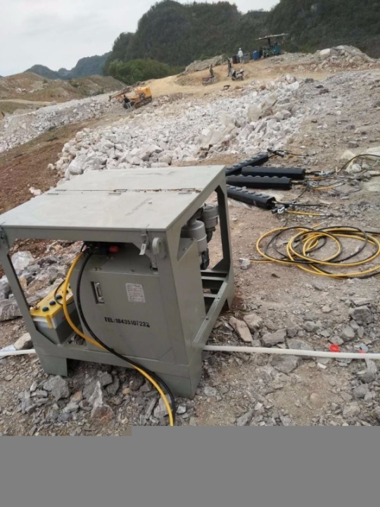 涼山會(huì)東地基基坑開挖石頭太硬不能爆破用什么機(jī)械