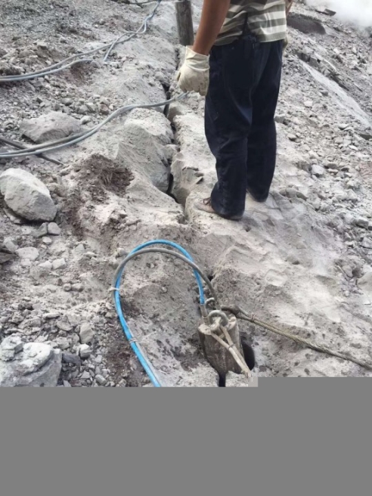 漳州詔安因炸藥管制無法開山破石用什么設(shè)備能代替爆破開采