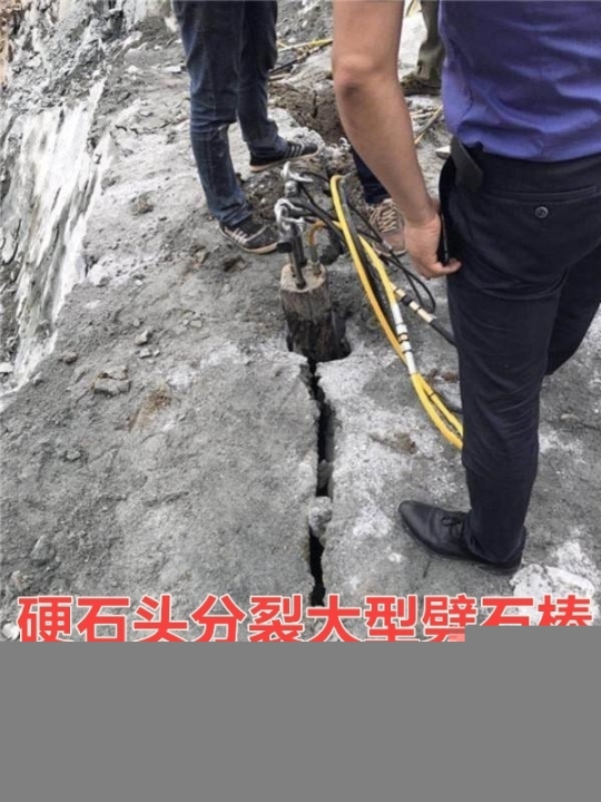 黔南平塘道路開挖遇硬石頭不能爆破怎么辦用什么機械