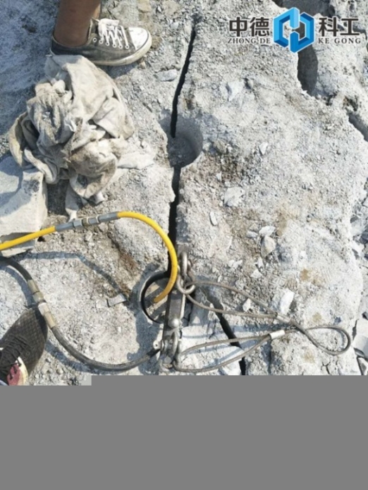 南寧上林道路開挖遇硬石頭不能爆破怎么辦用什么機(jī)械